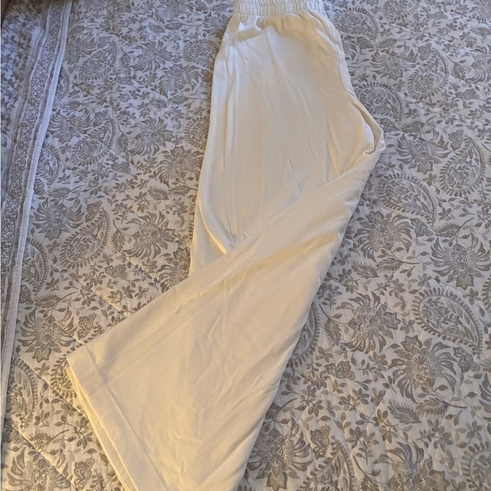 Z Supply Off-White Women's Boot Cut Pants! So cute and never worn